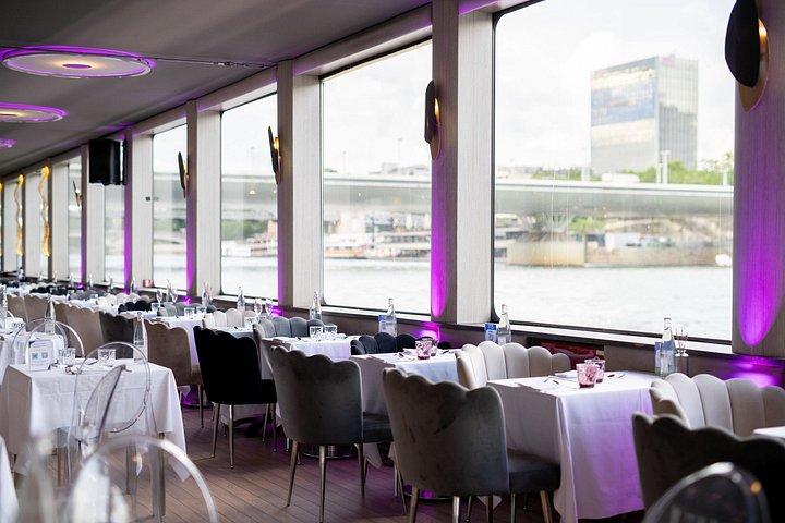 Paris Gourmet Dinner Seine Flusskreuzfahrt mit Sänger und DJ Set