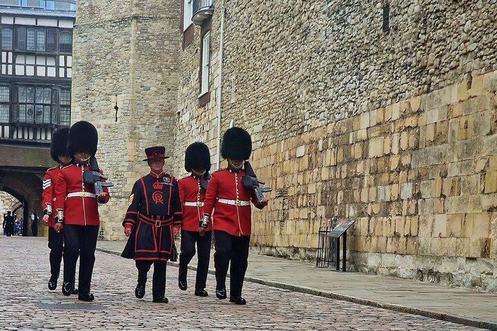 Joyaux de la Couronne, secrets royaux, scandales et visite de la Tour de Londres