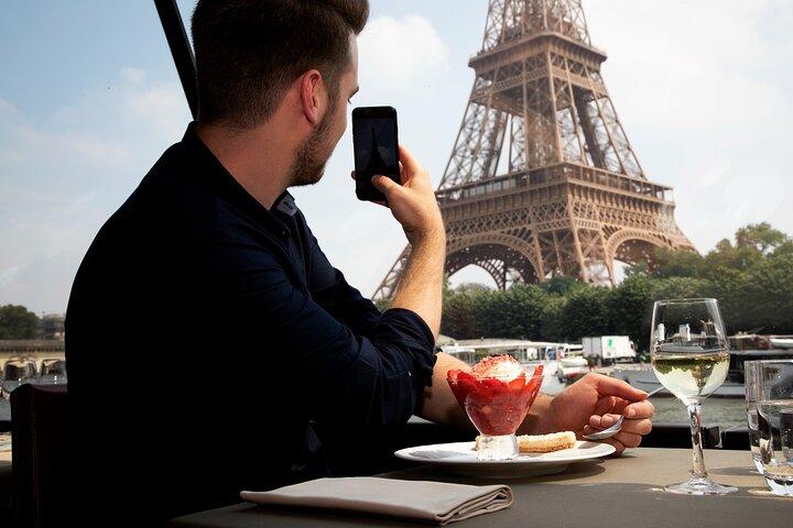 Paris mit der Bahn mit Sightseeing-Bus und Bootsfahrt auf der Seine