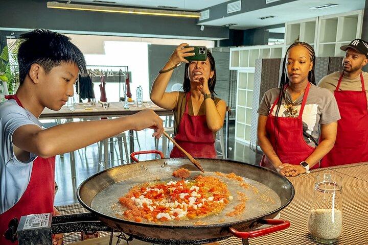 Paella Maestro ai frutti di mare con Tapas e Sangria