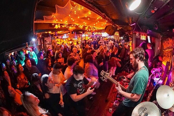 NYC Bar Crawl: Games, Live Music & Underground Nightlife