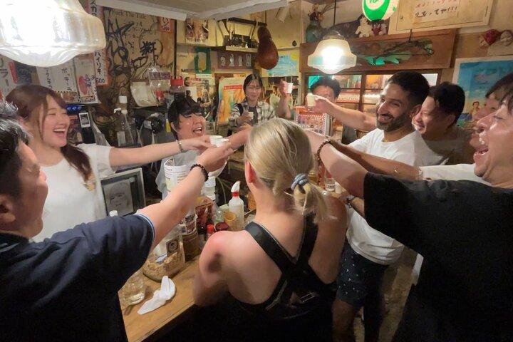 大阪人のように飲む : 難波の隠れ家バー巡り＆地元の人との出会い