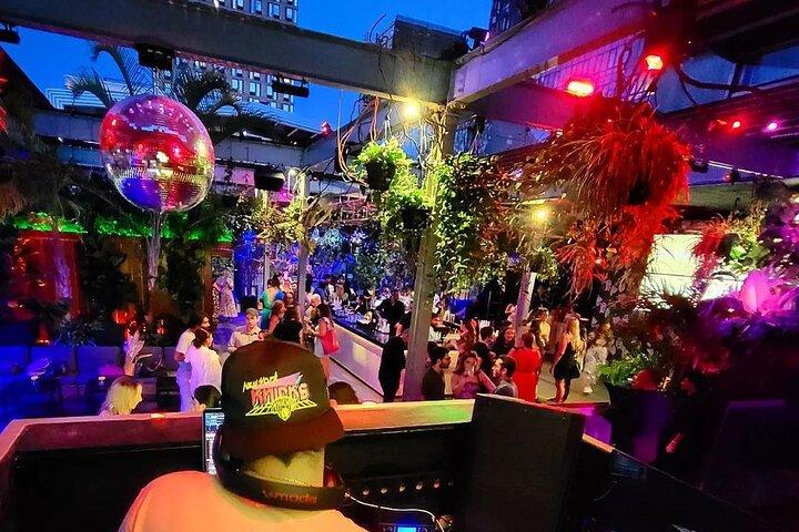 NYC Pub Crawl & Rooftop Clubbing Experience