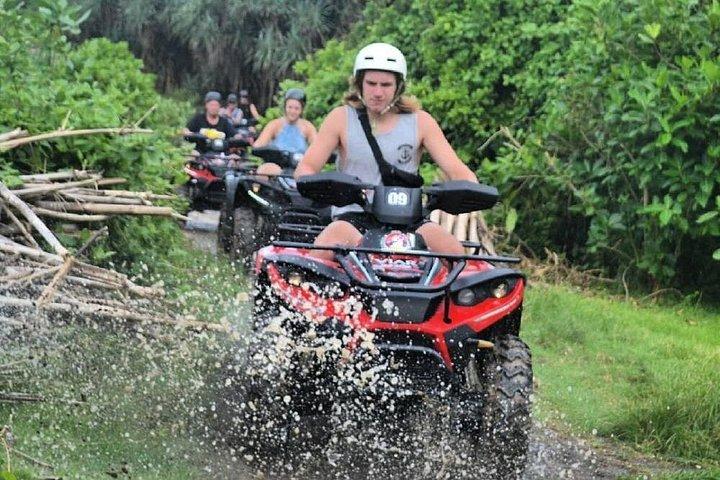 バリ島 ATV でビーチをドライブしながらタナロットの夕日を眺めるツアー