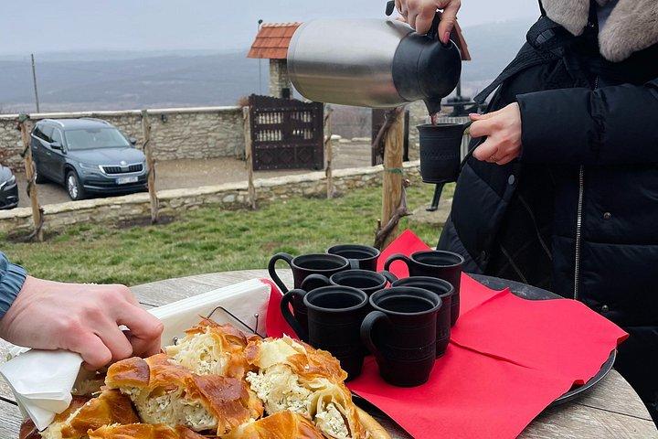 カプリアナ修道院、ハニーマンション、クラマ ミルチェスティ ワイナリーのツアー