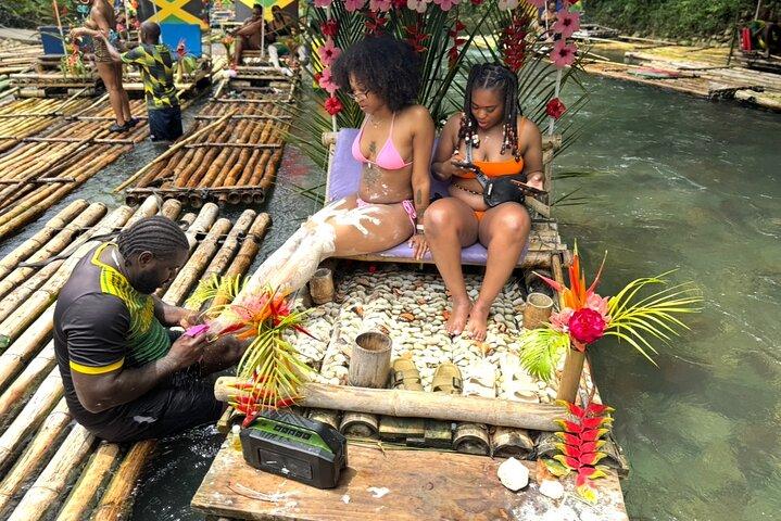 ジャマイカでの竹ラフティング、カタマラン パーティー クルーズ、シュノーケリング