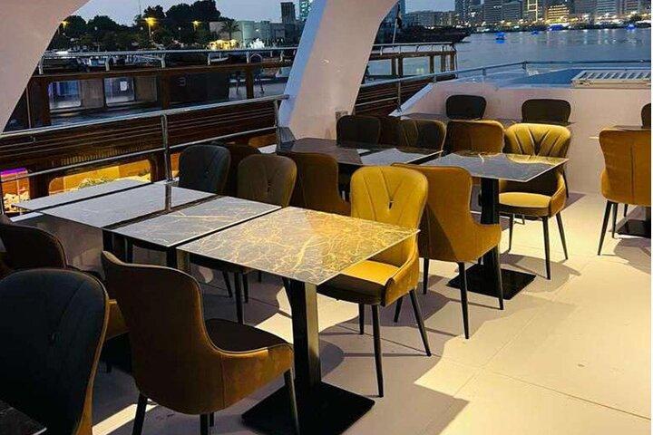 Catamarancruise met diner in Al Jaddaf Dubai