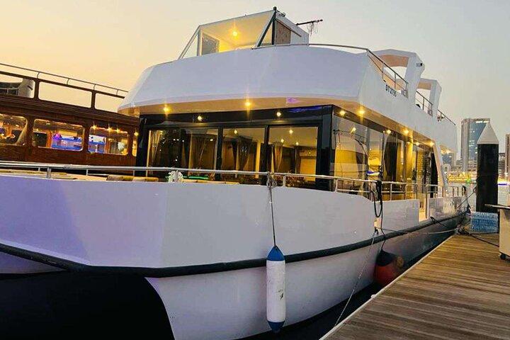 Catamarancruise met diner in Al Jaddaf Dubai