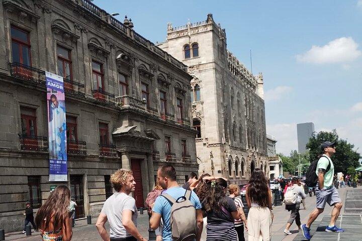 Passeio a pé pelo centro histórico através do tempo e do espaço