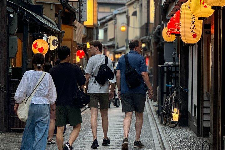 京都： 半日プライベートツアー祇園芸者街＆清水