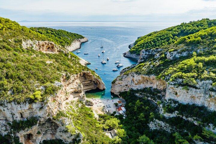 CUEVA AZUL y tour de 5 islas desde Hvar