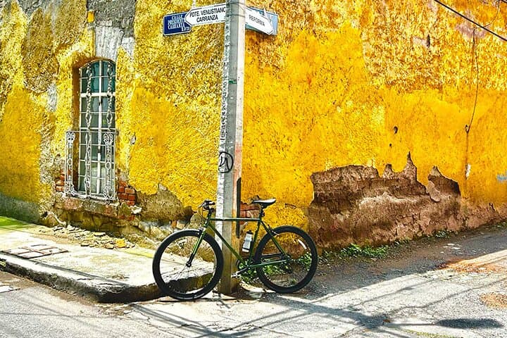 Bike Tour through Colonia Del Valle and Coyoacán / Mexico