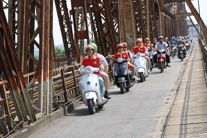 Hanoi Highlights: Lokales Essen + Kultur + Spaß auf einer Vintage Vespa