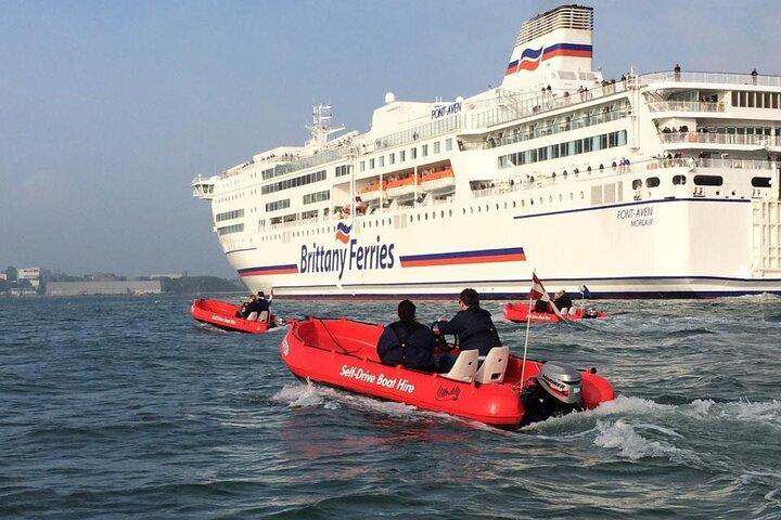 Passeios de barco autônomos pelo Porto de Cork. Seja seu próprio capitão!