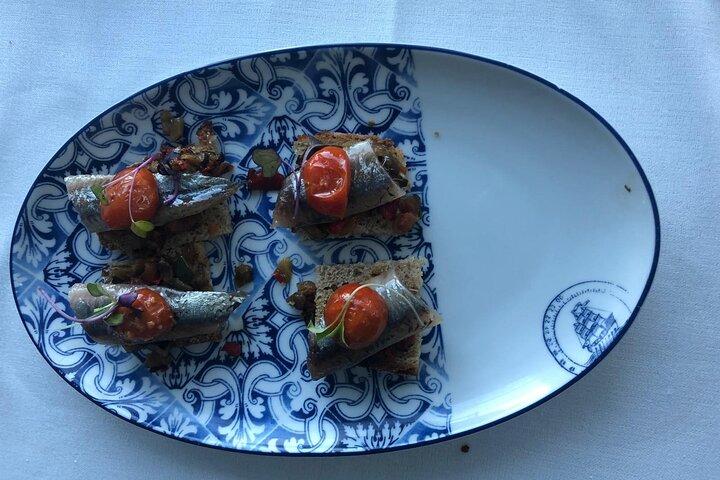 Porto Private Gourmet Food & Wine Historic Tour com um Sommelière