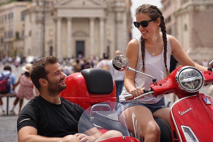 ベスパ・サイドカー・ツアーローマ市内送迎、ジェラート付き