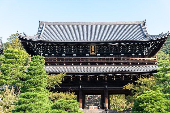 Une visite pour découvrir le feuillage d'automne de Kyoto au temple Kiyomizu-dera
