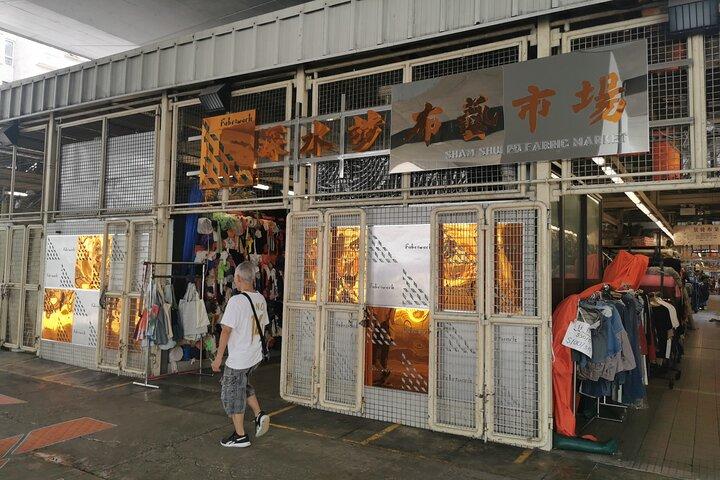 Passeio a pé privado em Sham Shui Po com gourmet amador local