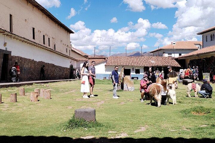 Cusco: Cultural & Historic Walking Tour with Local Drinks