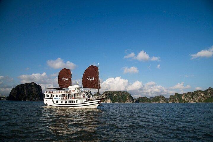 2-dages Renea Cruises Opdag den skjulte perle i Bai Tu Long Bay