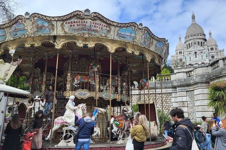 Walking Tour of Montmartre for Families with Kids