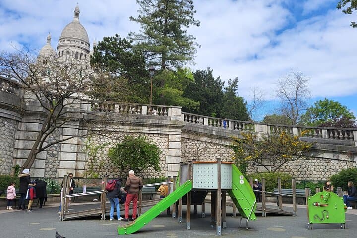 Walking Tour of Montmartre for Families with Kids