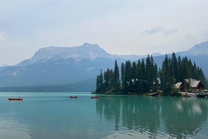 Tour de medio día por el lago Louise Emerald Lake Natural Bridge