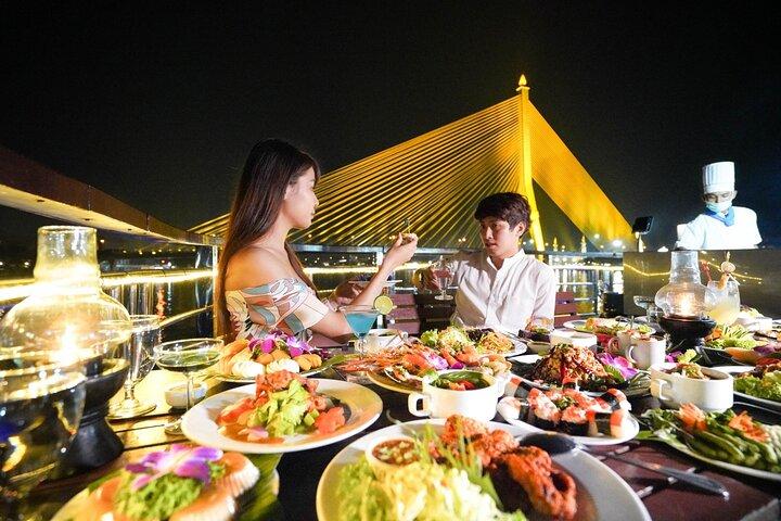 Luxo White Dinner Cruise com buffet de frutos do mar saindo de Banguecoque