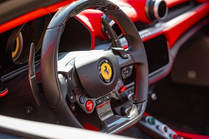 Kör en Ferrari i centrala Bukarest