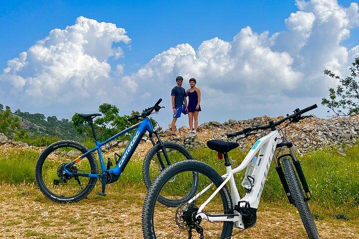 Aventura guiada en bicicleta eléctrica en la isla de Hvar