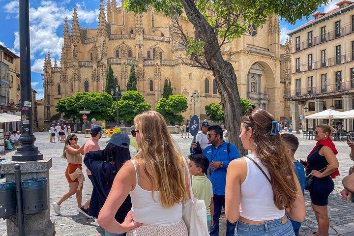De Madrid : Toledo & Segovia Day Tour com almoço e bilhetes