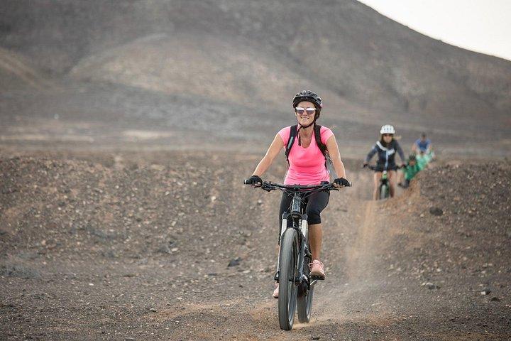 コースト トゥ コースト プレミアム eBike ツアー。中レベル - 45 km