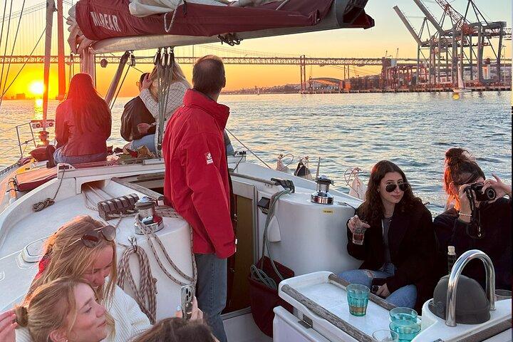 2 Hours Private Sailing Tour with Wine and Snacks