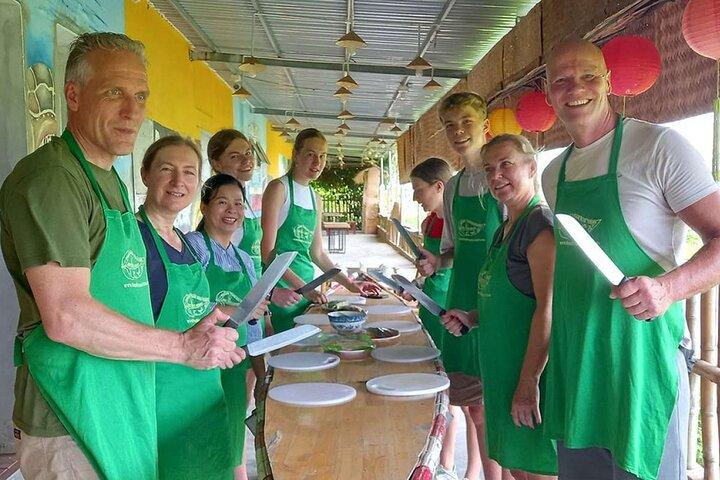 Hue: Excursão rural e aula de culinária em Thanh Toan Village