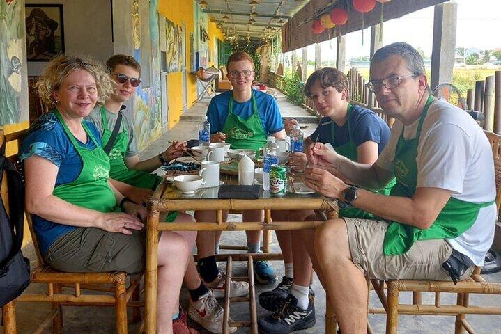 Hue: Excursão rural e aula de culinária em Thanh Toan Village