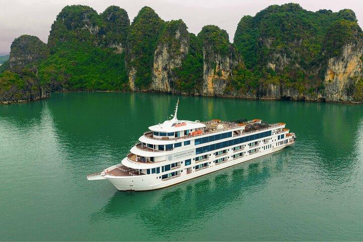 Crucero Boss de día completo para explorar la bahía de Halong