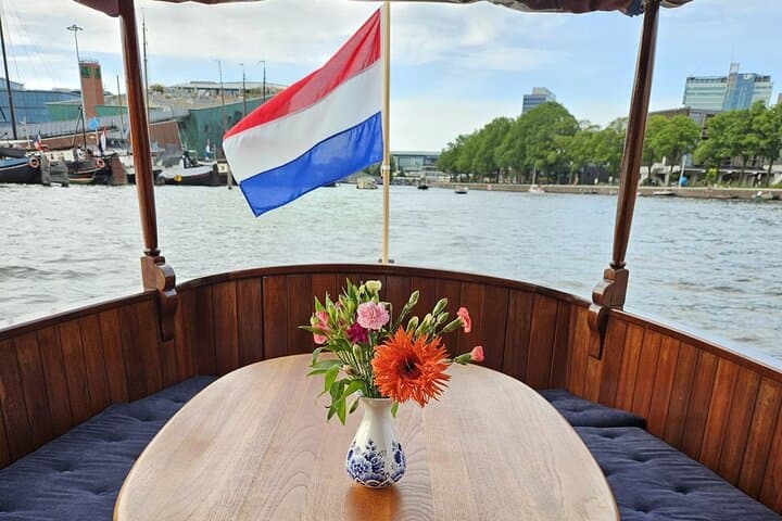 Romantic Private Boat Tour Amsterdam 90min incl welcome drink