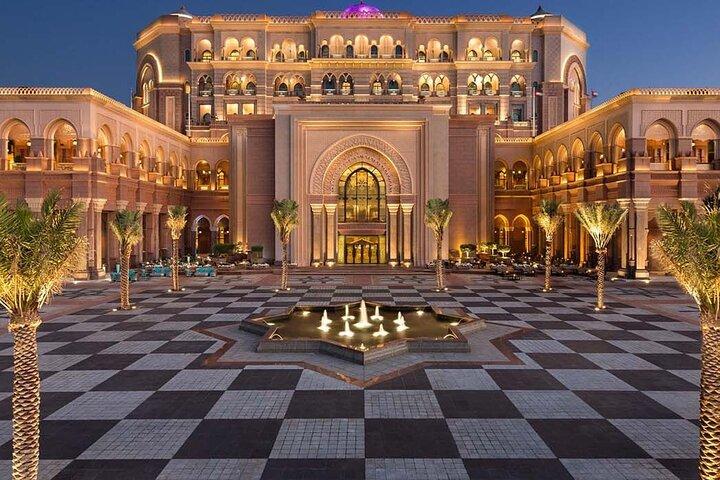 Abu Dhabi Sheikh Zayed Mosque Ferrari World Tour e trasferimenti