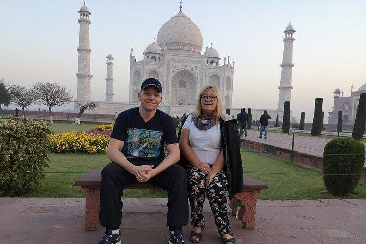 Excursión de un día de Delhi a Agra en tren Vande Bharat con guía
