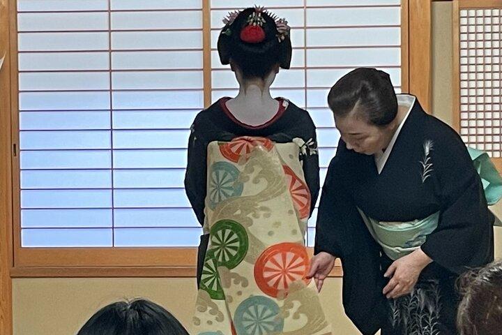 京都： 祇園散策ツアーで芸者舞妓に会いに行こう