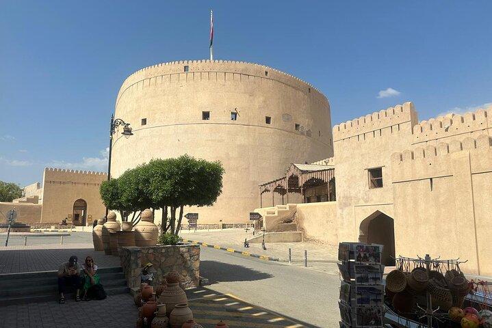 2-tägige Privattour von Maskat nach Jebel Shams und Nizwa