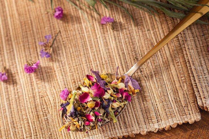 Phuket : 誕生図を見ながら12の干支茶を味わう
