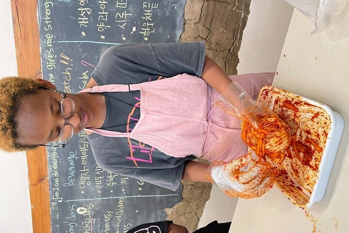 Kimchi class with Chef Hakyung near Gyeongbokgung place
