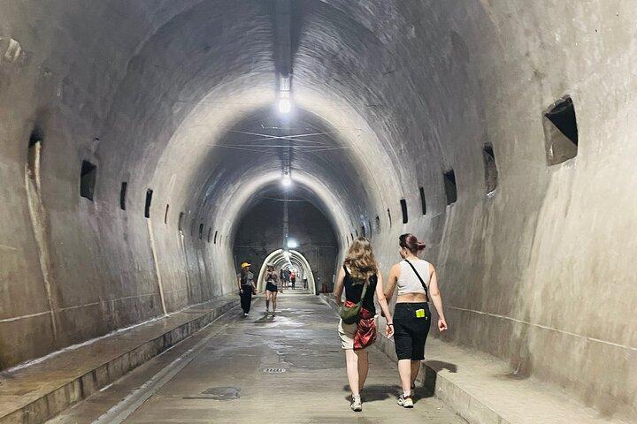 Zagreb Small-Group Walking Tour com WW2 Tunnels & Funicular