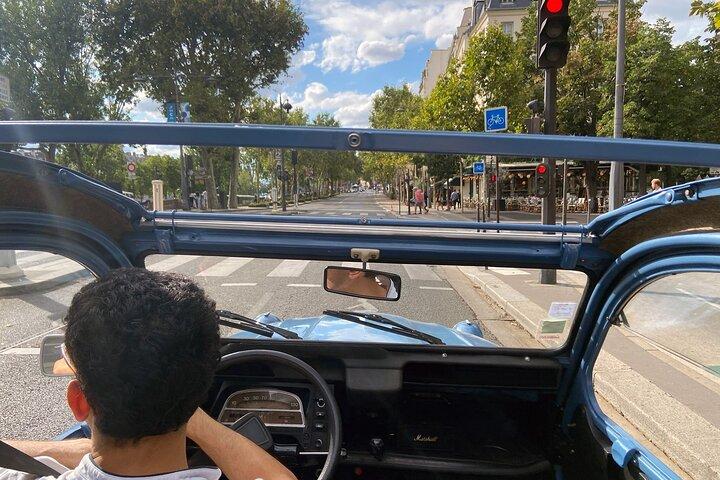 Circuit Privé de Paris in citroën 2CV decapotable