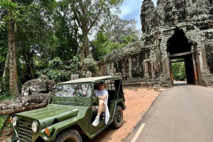 Siem Reap: Private Angkor Wat Sunset Half Day Tour by Jeep