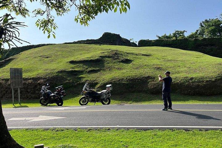 高級バイクで行くガイド付きツアー 1泊2日