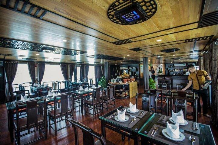 Melhor cruzeiro 2D1N Lan Ha Bay: jantar com churrasco, Viet Hai Ancient Village