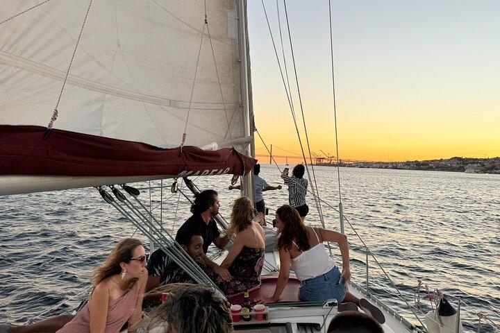 2 Hours Private Sailing Tour with Wine and Snacks