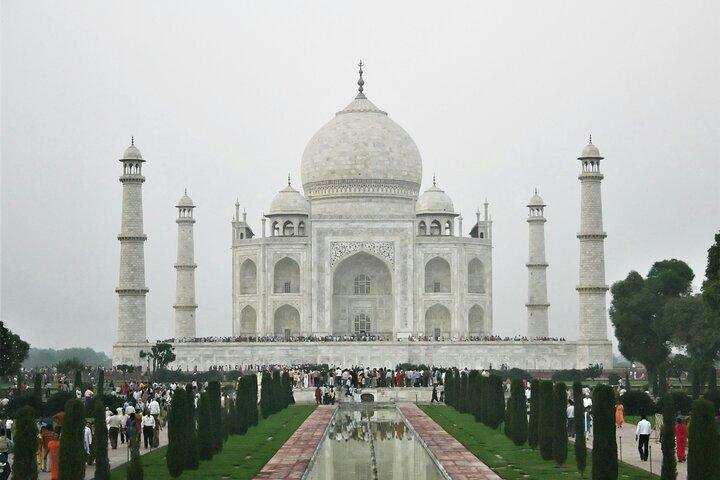 Tour del Taj Mahal e del Forte in treno superveloce da Delhi